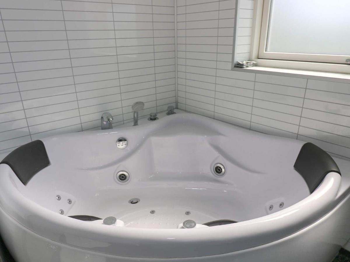 8 Person Holiday Home In Hadsund エクステリア 写真