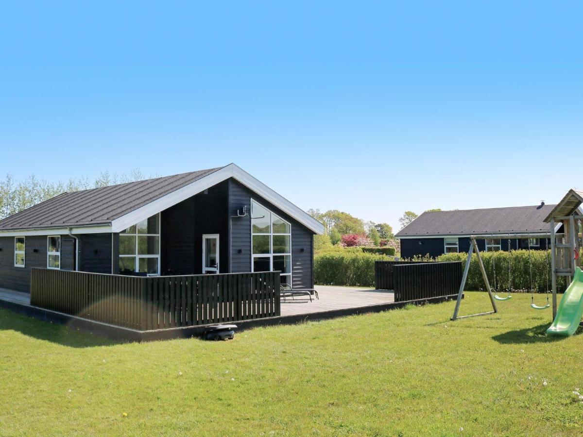 8 Person Holiday Home In Hadsund エクステリア 写真